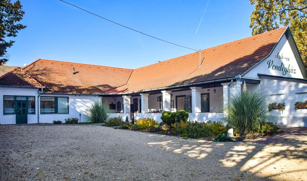Szin-Es Vendeghaz Bed & Breakfast แซนแตช ภายนอก รูปภาพ
