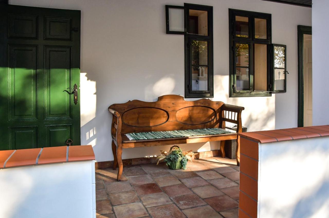 Szin-Es Vendeghaz Bed & Breakfast แซนแตช ภายนอก รูปภาพ