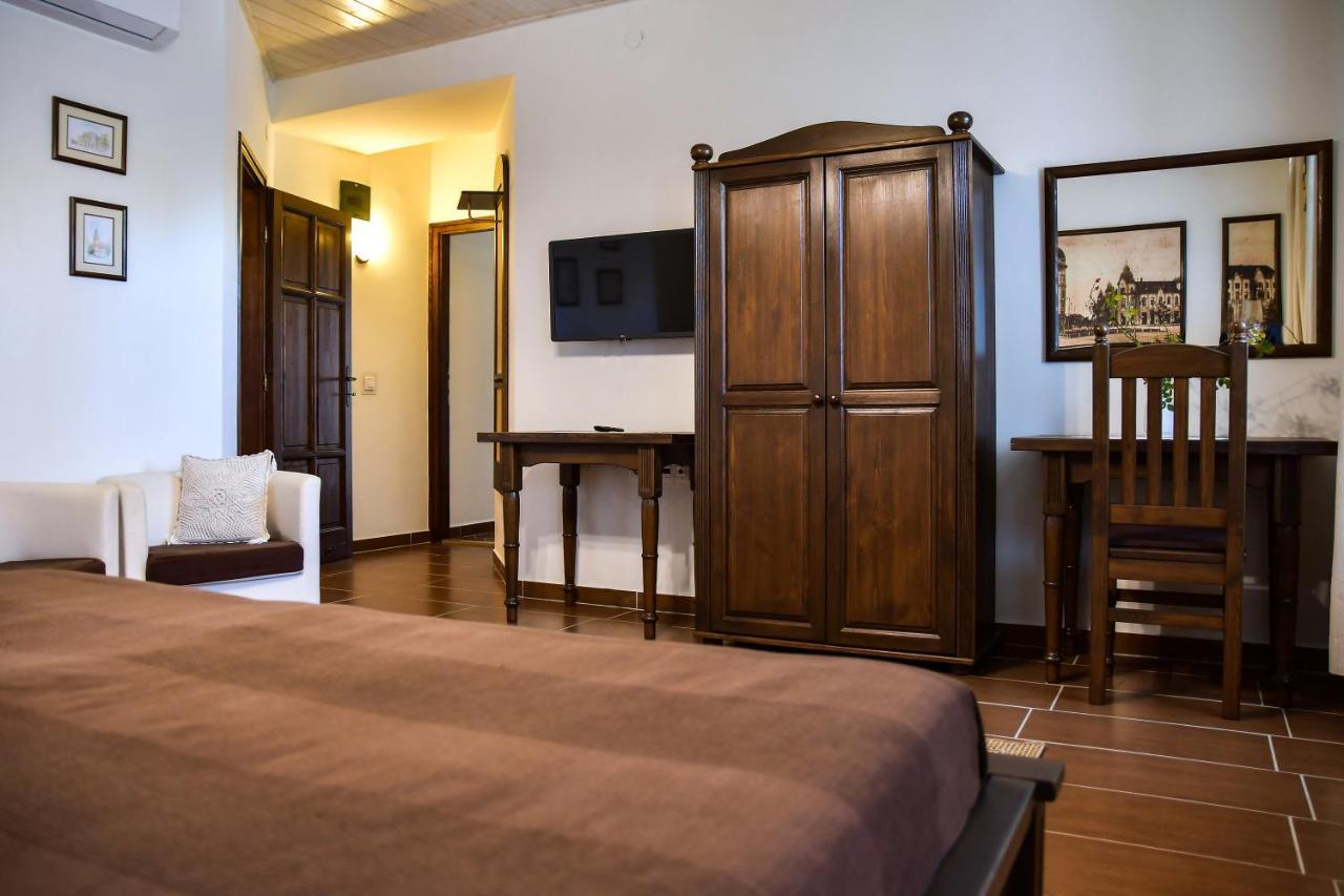 Szin-Es Vendeghaz Bed & Breakfast แซนแตช ภายนอก รูปภาพ