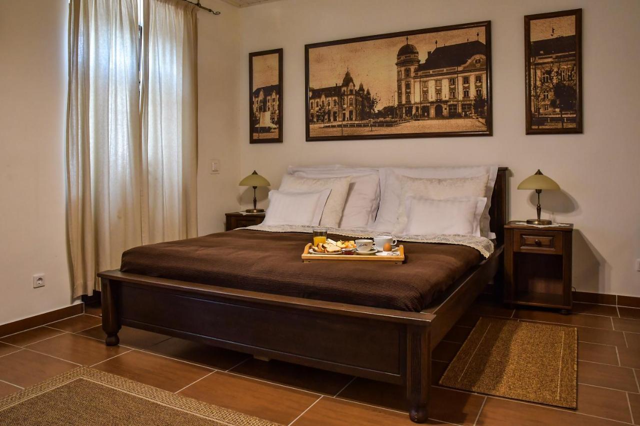 Szin-Es Vendeghaz Bed & Breakfast แซนแตช ภายนอก รูปภาพ