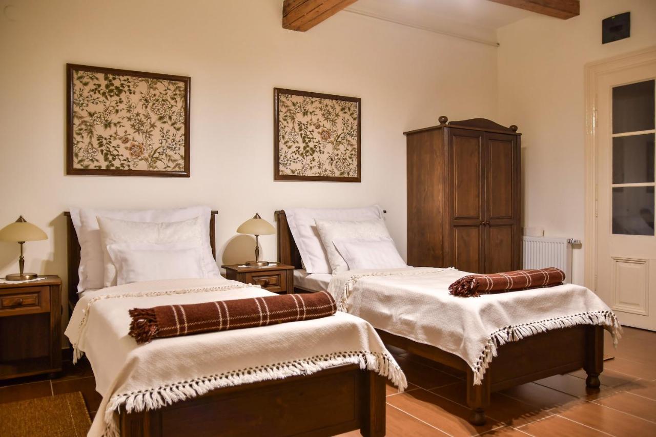 Szin-Es Vendeghaz Bed & Breakfast แซนแตช ภายนอก รูปภาพ