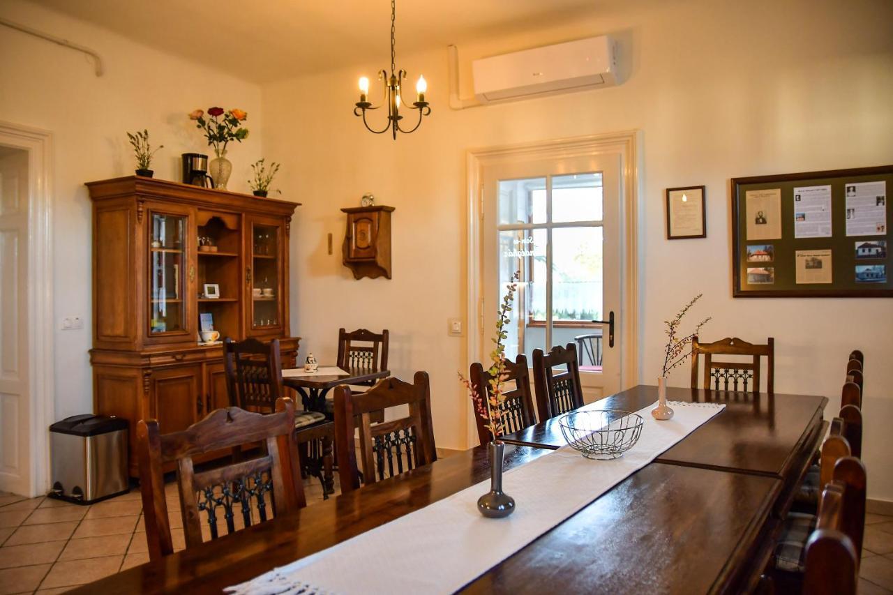 Szin-Es Vendeghaz Bed & Breakfast แซนแตช ภายนอก รูปภาพ